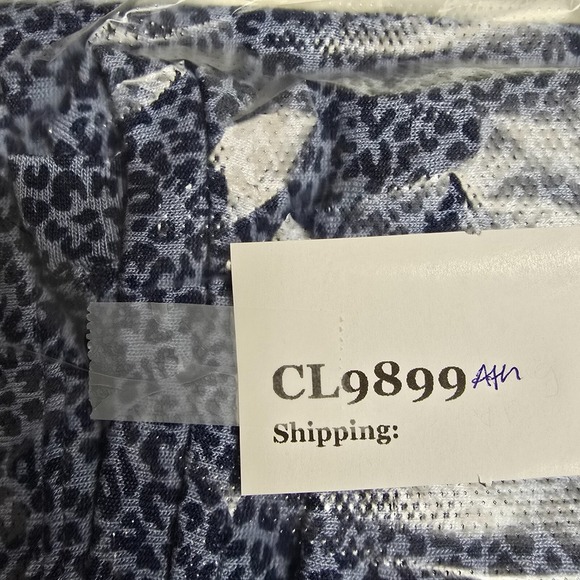 Athleta Top Womens Medium Blue Breezy Scoop V-Neck‎ Leopard Cheetah Active - Picture 12 of 12